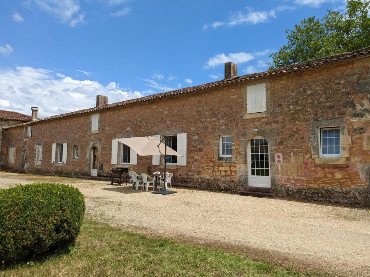 Cherves-de-Cognac Gite Charmant Au Coeur D'Un Chateau Historique Avec Parc, Proche De Cognac, Ideal Famille Et Nature - Fr-1-653-167 מראה חיצוני תמונה