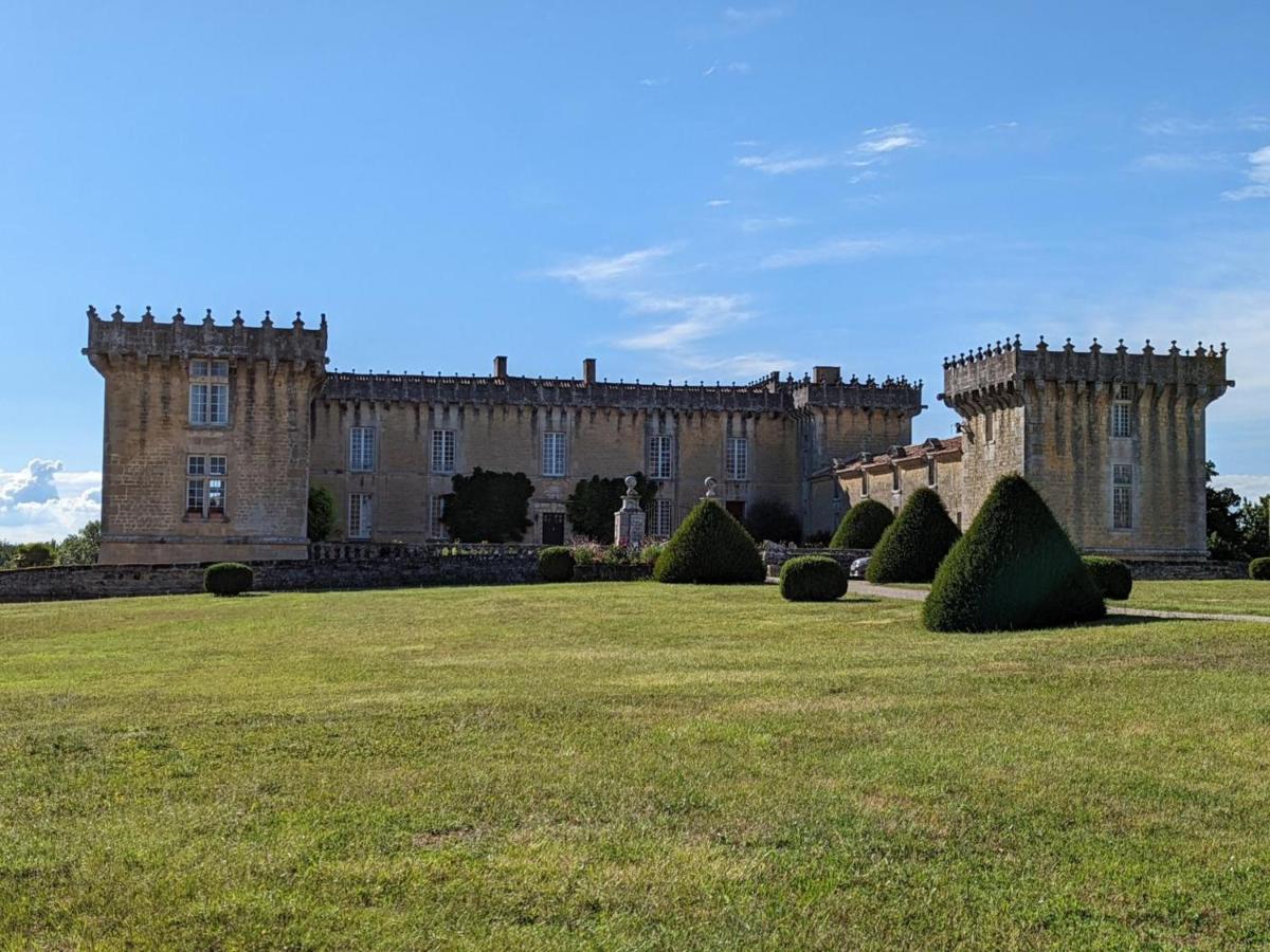 Cherves-de-Cognac Gite Charmant Au Coeur D'Un Chateau Historique Avec Parc, Proche De Cognac, Ideal Famille Et Nature - Fr-1-653-167 מראה חיצוני תמונה